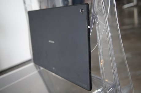 Det er slutt med den kileformede designen. Xperia Tablet 2013 er helt strømlinjeformet.