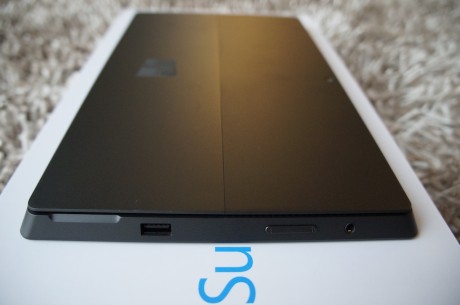 De skrå kantene får Surface Pro til å virke tynnere enn sine faktiske 13,9 mm tykkelse.