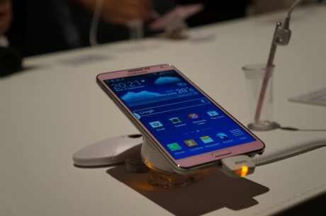 Samsung Galaxy Note 3 er en oppdatering av sidste fjorårets Note II, hvor den nye S-Pen styluspennen kommer med en rekke nye funktioner.