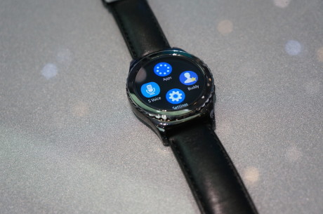 Gear S2 Classic er den dyre udgave af Samsungs nye smart-ur. Kommer i oktober til 2.999 kroner. Foto: Peter Gotschalk, Lyd & Billede
