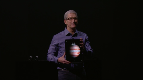 Tim Cook presenterer iPad Pro. Foto: Apple