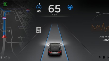 Tesla Model S kan med en opdatering gøres delvist selvkørende. Foto: Tesla Motors