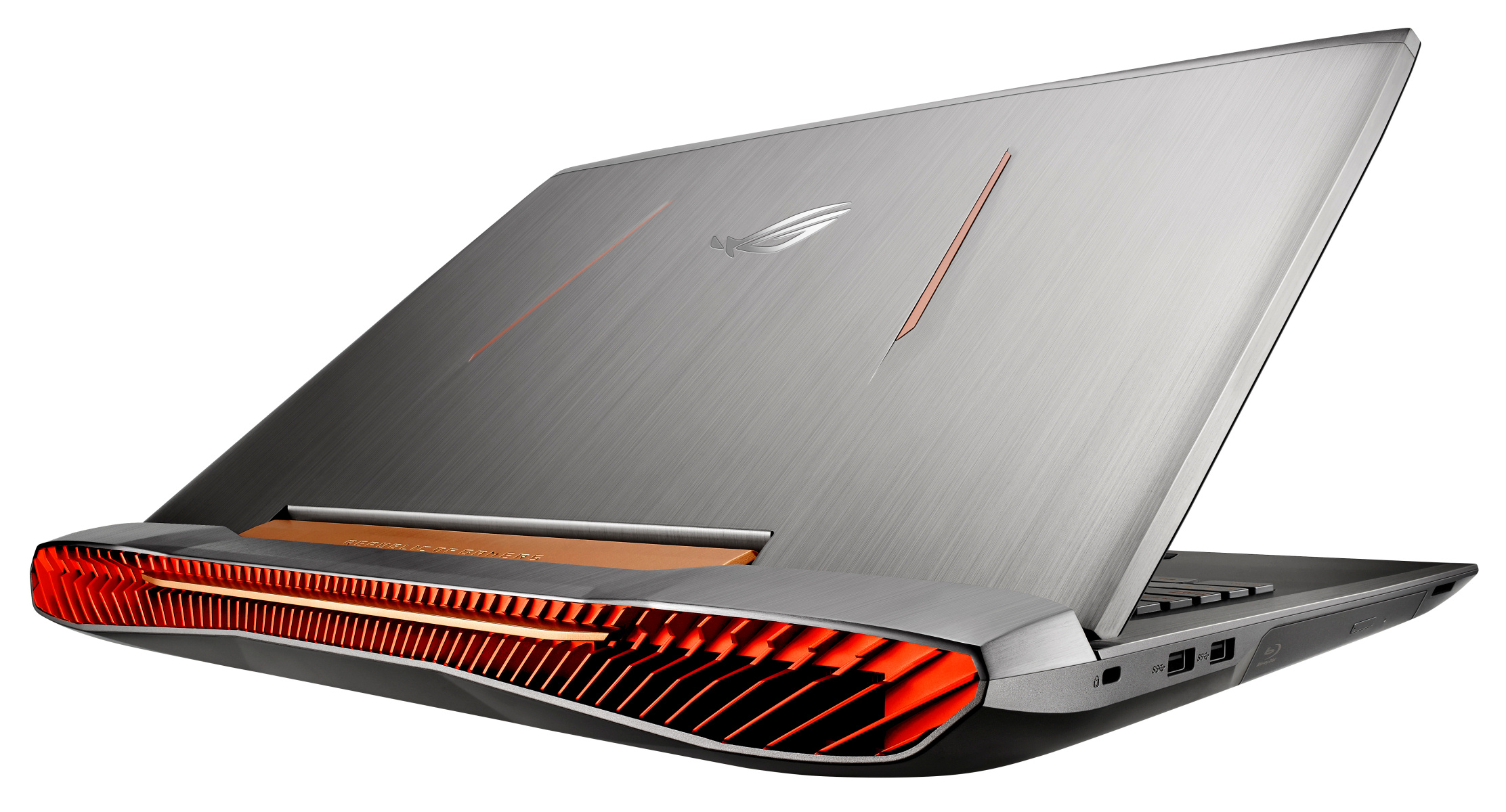 GeForce GTX 1070-grafikkortet producerer en hel del varme, så ventilationsristene fyldet hele bagsiden af computeren.