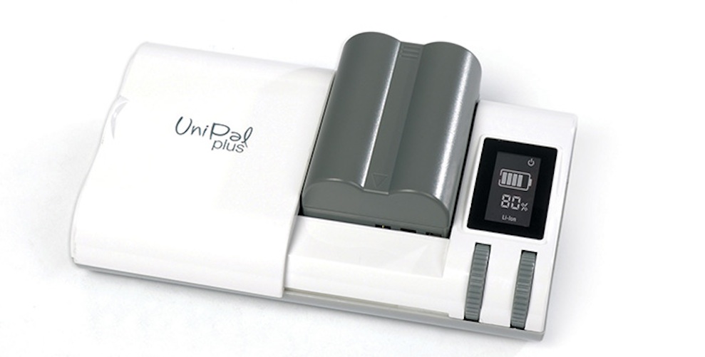 Praktisk batterioplader