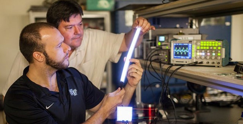 Slut med lysstofrør på kontoret