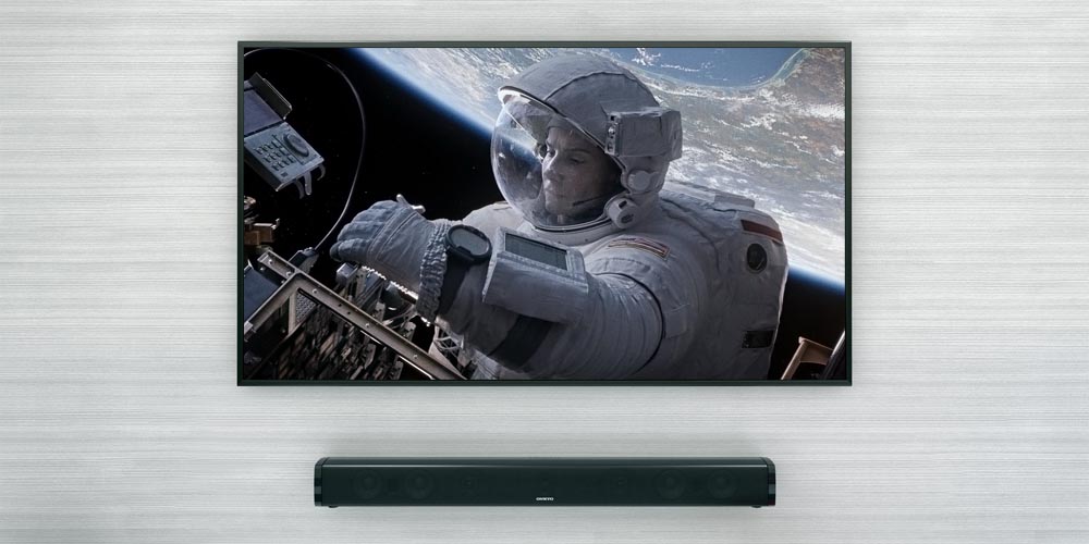 To stænger tv-lyd fra Onkyo