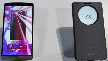 LG G3 with and without cover