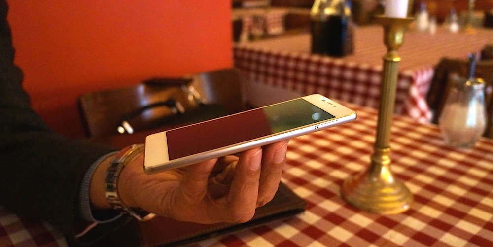 Supertynd smartphone fra Kazam