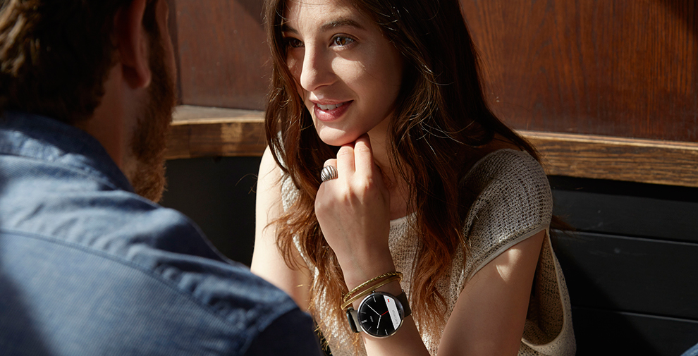 Moto 360 in Cafe1