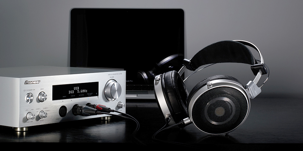 Megadyre Pioneer-hovedtelefoner