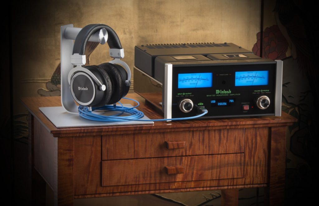 McIntosh MHA150 Table USB with MHP1000 hi res 9142