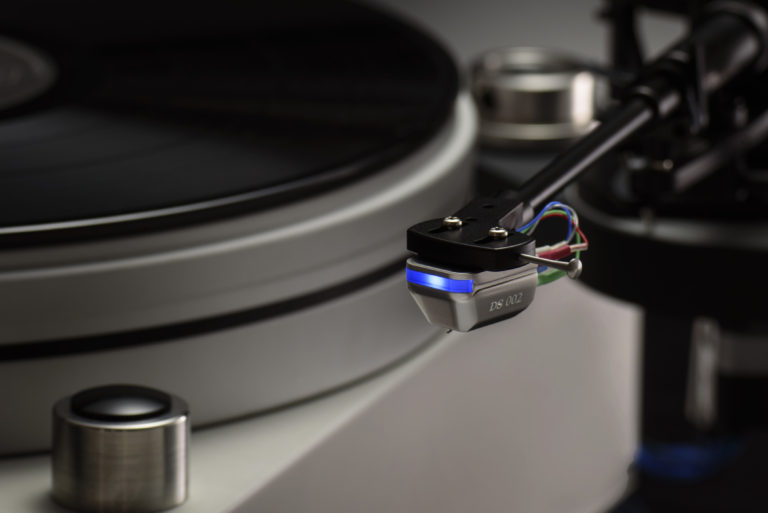 DS Audio DS-002 2 DS002CR6 crop