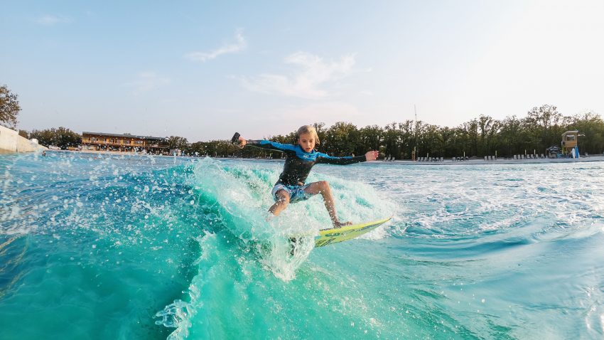 Gopro HERO7 kid surfing 47337