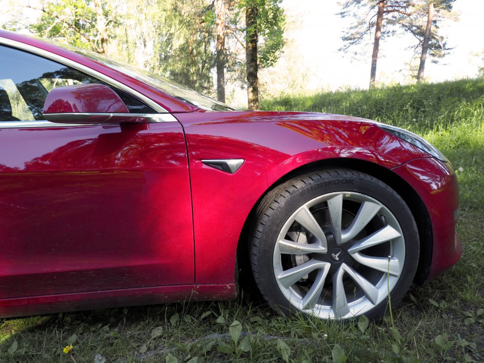 Tesla Model 3 front wheel 57444