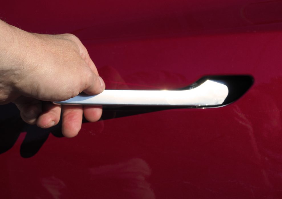 Tesla Model 3 handle 57454