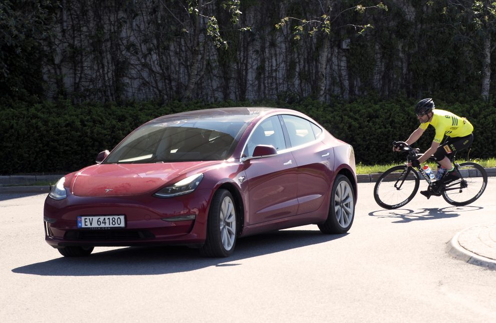 Tesla Model 3 no emissions duo 57445