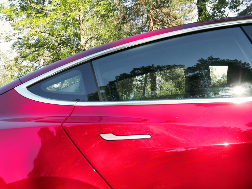 Tesla Model 3 window pane 57441