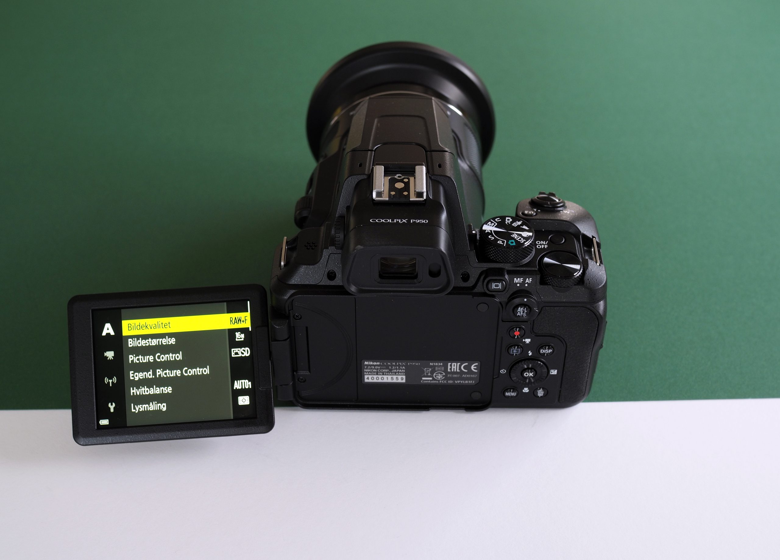 Nikon Coolpix P950 2 Nikon Coolpix P950 bak scaled 1