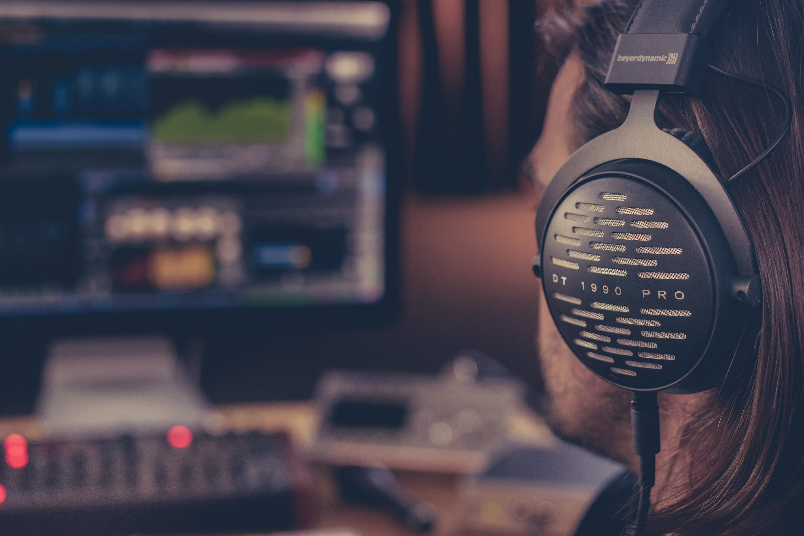 Beyerdynamic DT 1990 Pro 1 Beyer DT1990Pro studio scaled 1