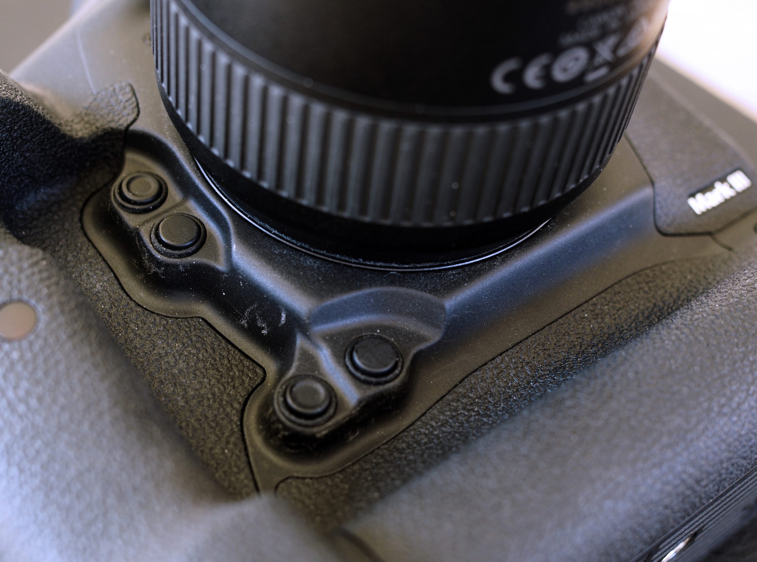 Canon EOS-1D X Mark III 6 Canon EOS 1DXIII front buttons scaled 1