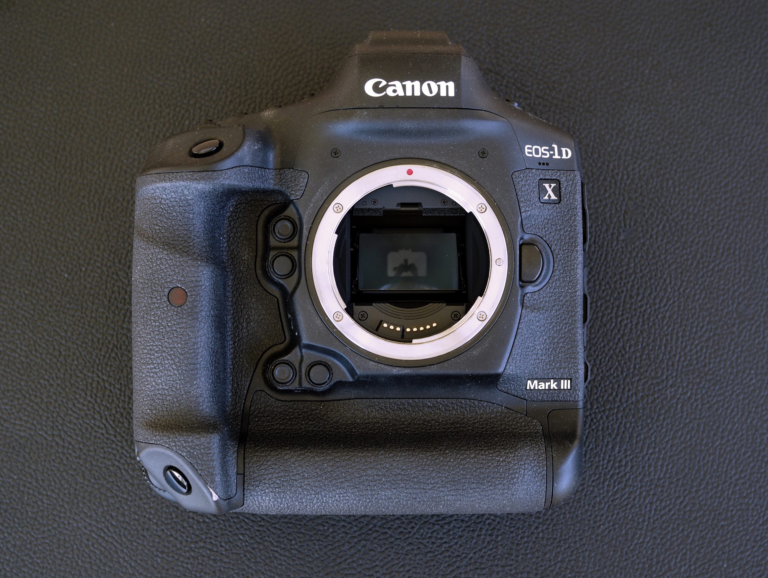 Canon EOS-1D X Mark III 1 Canon EOS 1DXIII front scaled 1