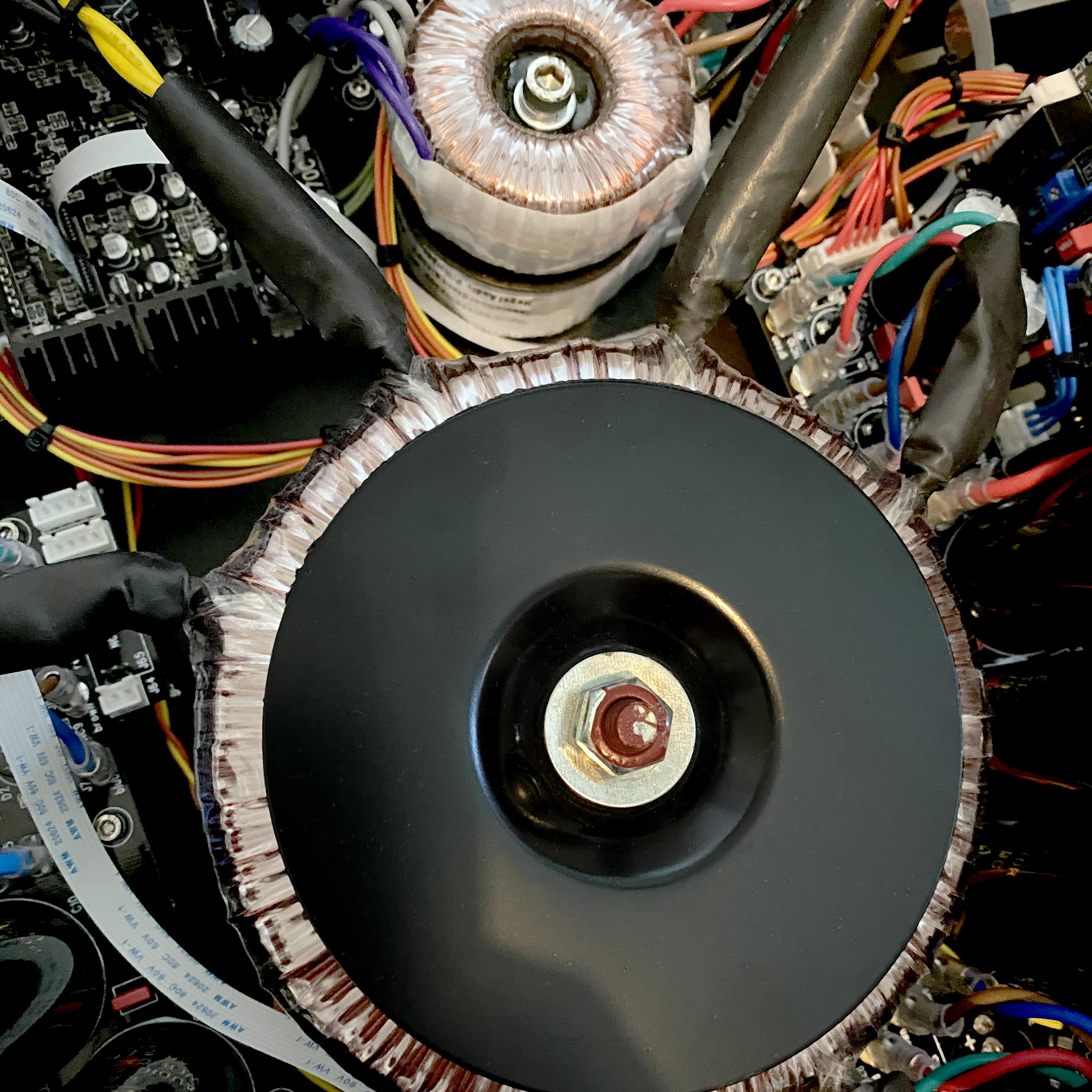 Hegel H390 transformers