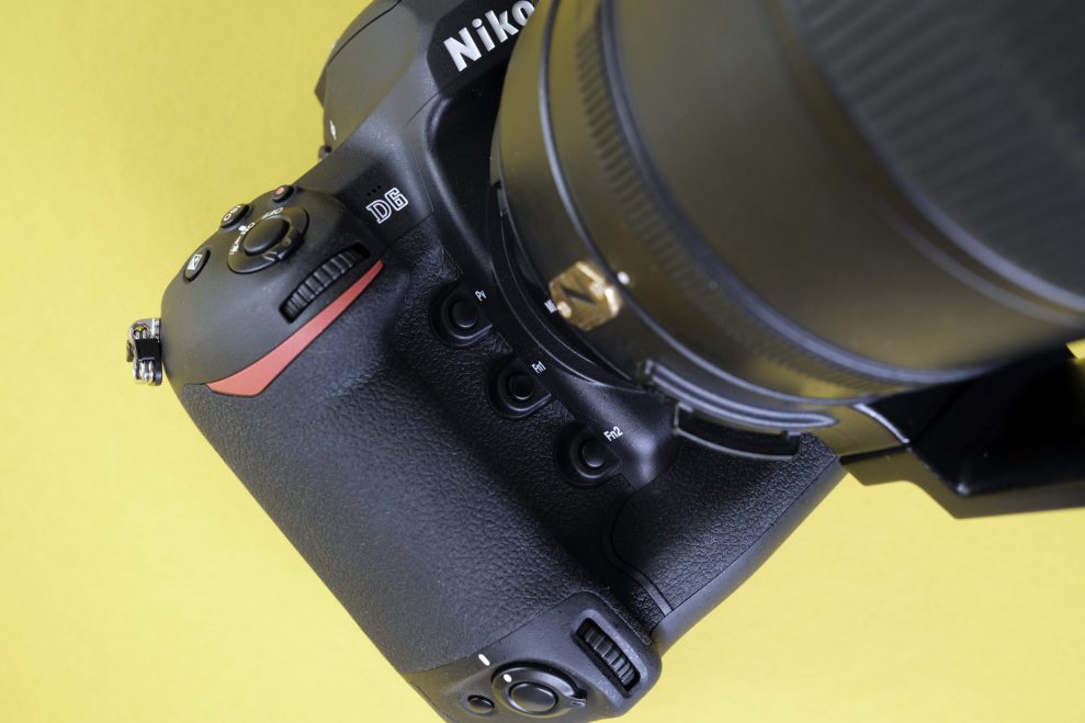 Nikon D6 front F knapper
