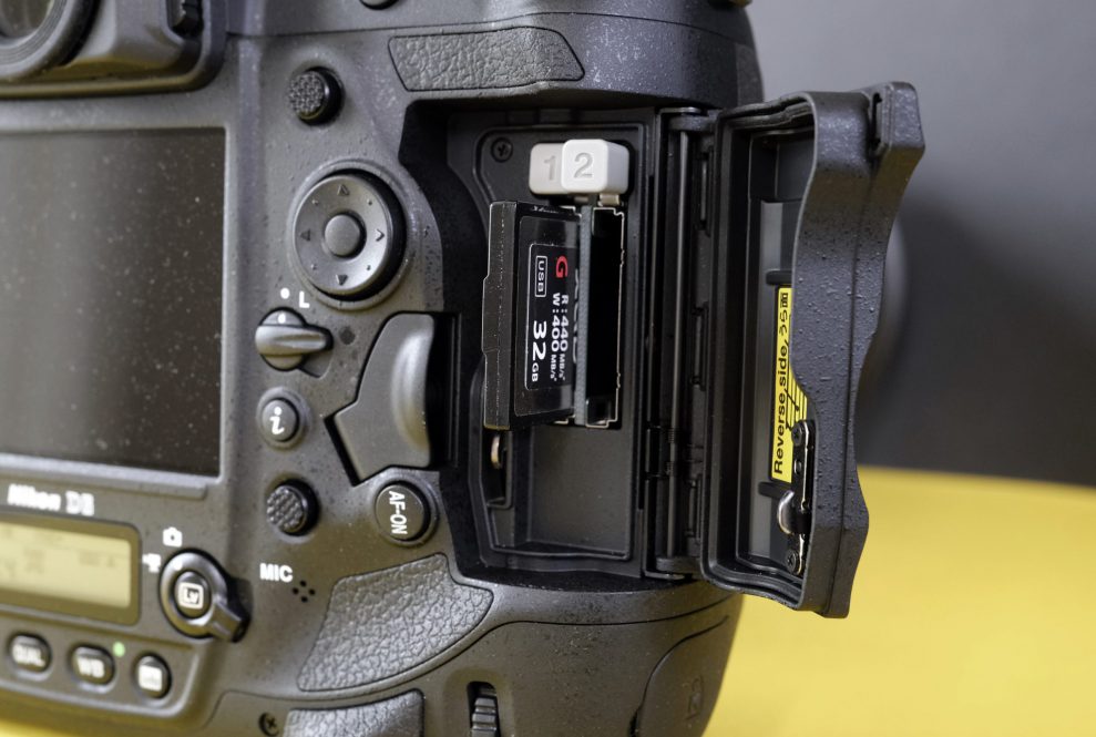 Nikon D6 kortplasser