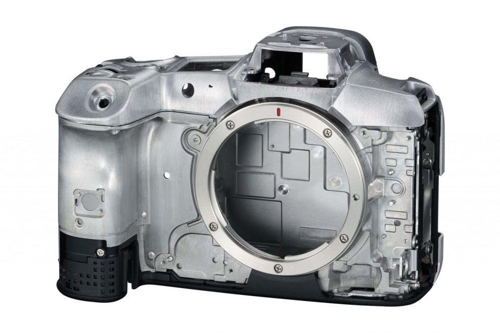 45 Mp stillbilleder, 8K raw-video og 20 fps 4 EOS R5 MgBODY FrontSlantLeft scaled 5