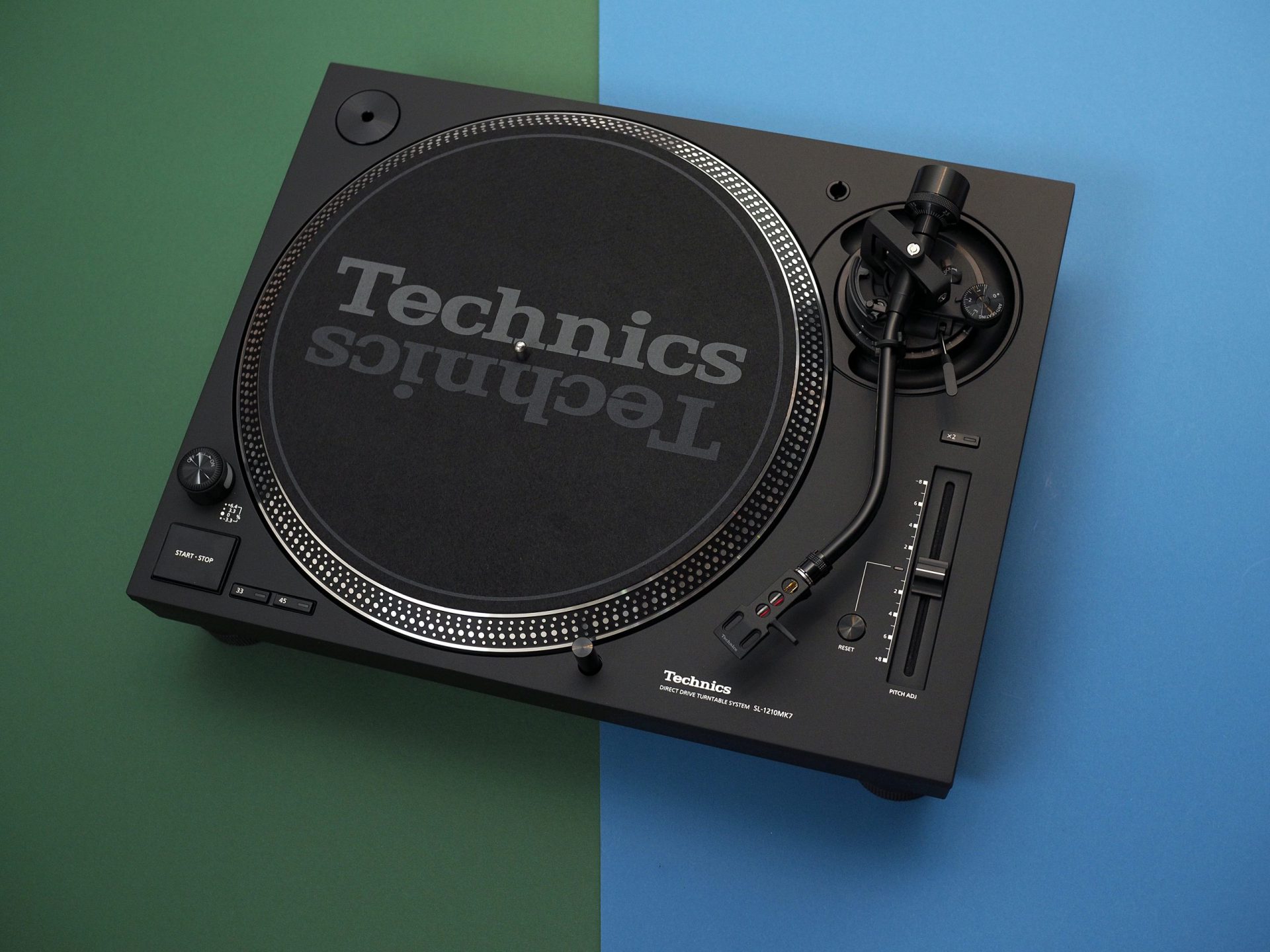 Technics SL 1210 topp scaled 1