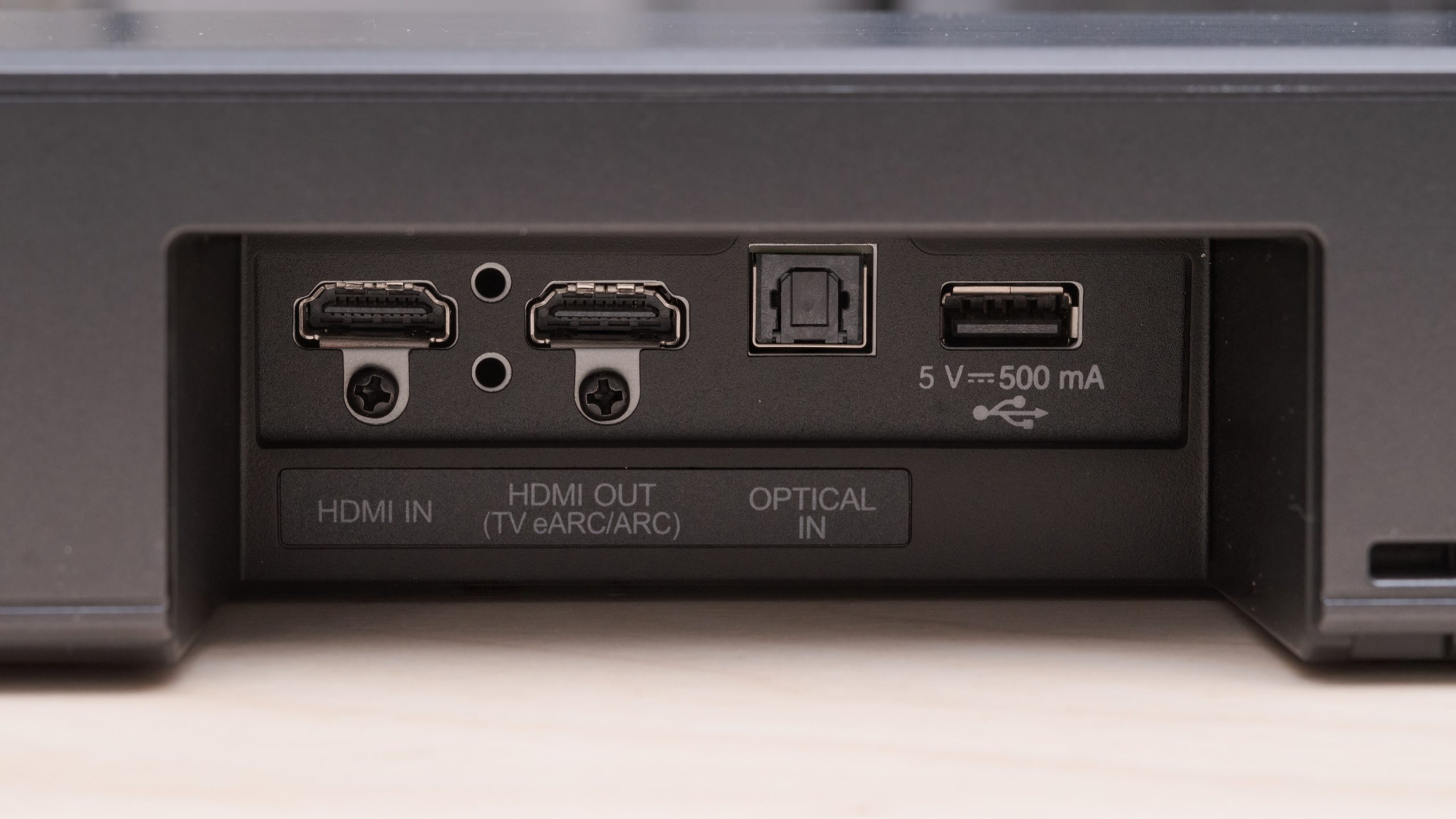 LG SN8YG 2 SN8YG har en HDMI-inngang i tillegg til en utgang med eARC for høyoppløst lyd via lydreturen. Optisk digitalinngang er også på plass, i tillegg til en USB-tilkobling for mediafiler på minnepinne. Foto: LG