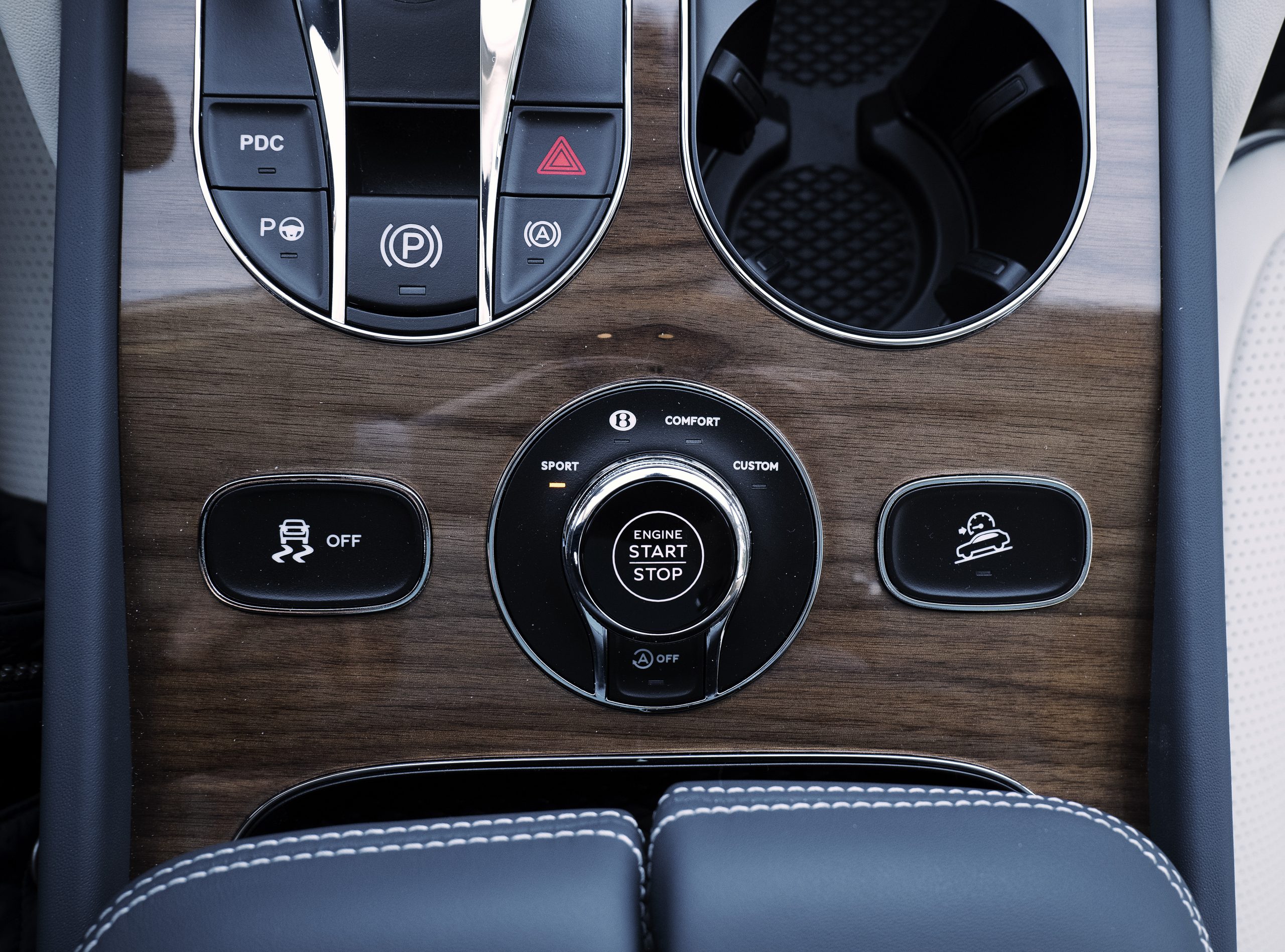 Bentley Bentayga V8 med Naim for Bentley 9 Bentley Bentayga start stop scaled 1