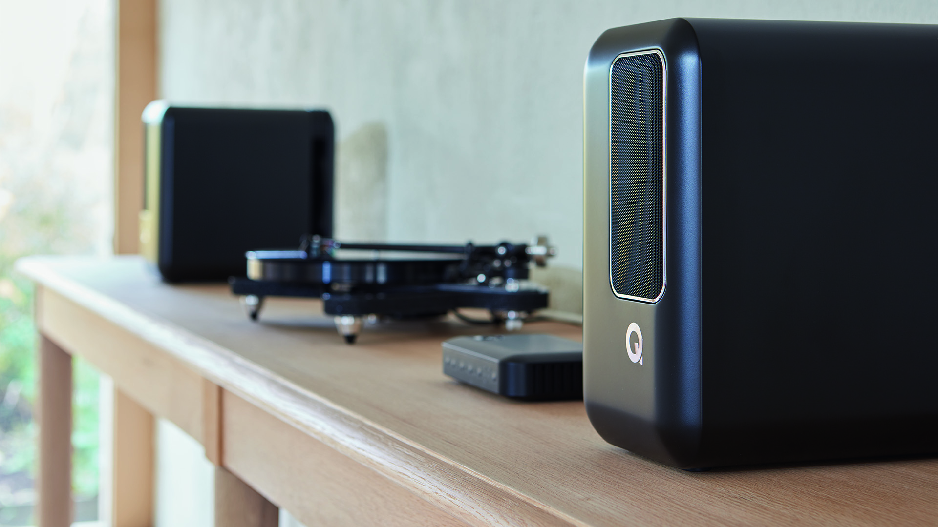 Q Acoustics Q Active 200 3 qactive 200 black lifestyle 05