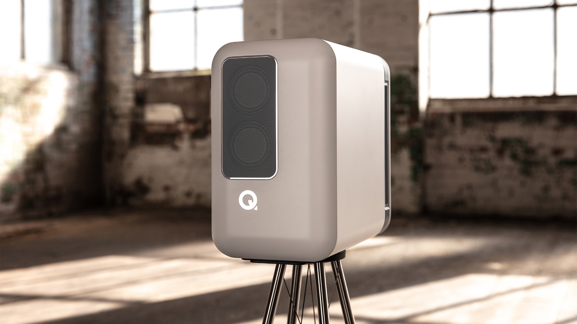 Q Acoustics Q Active 200 2 qactive 200 white lifestyle 01