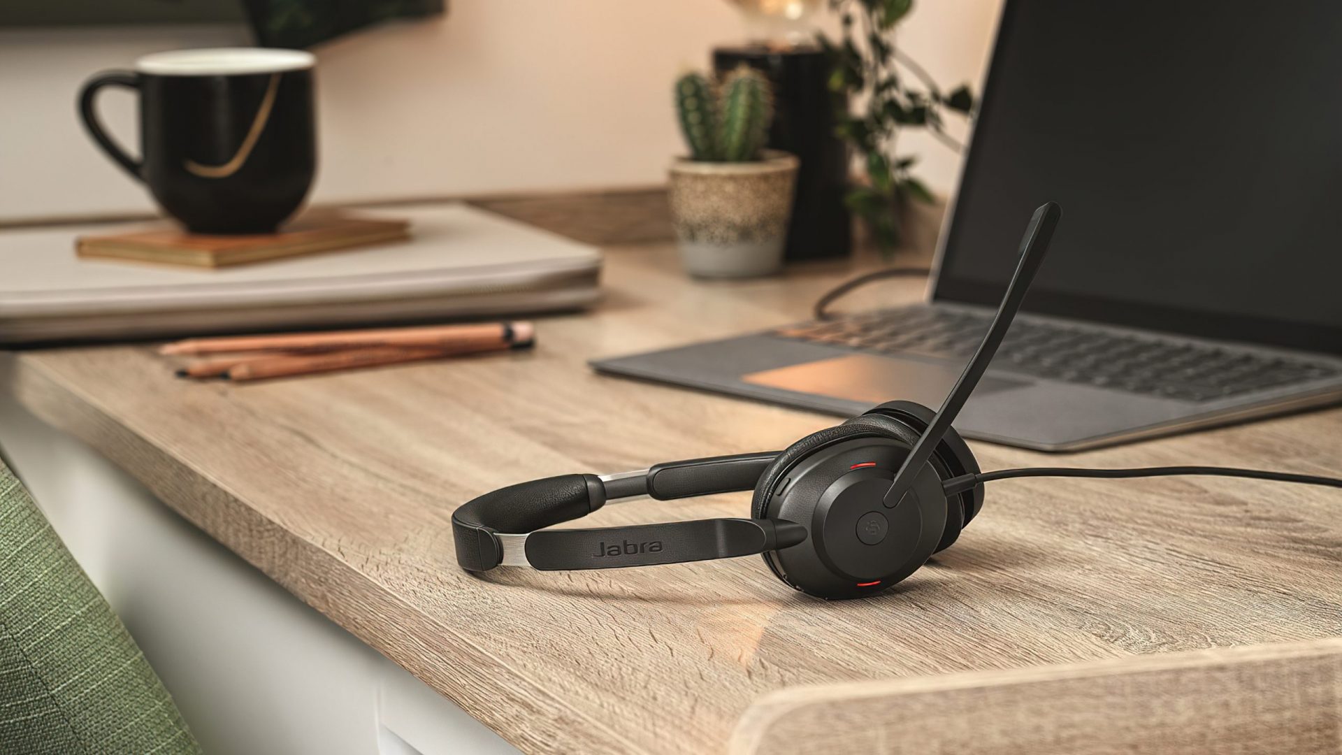 Jabra Evolve2 30 MS lifestyle