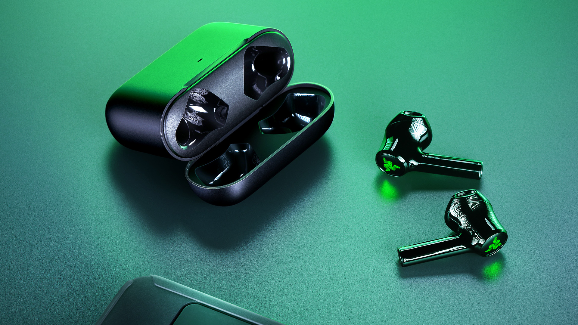 Razer klipper kablerne helt