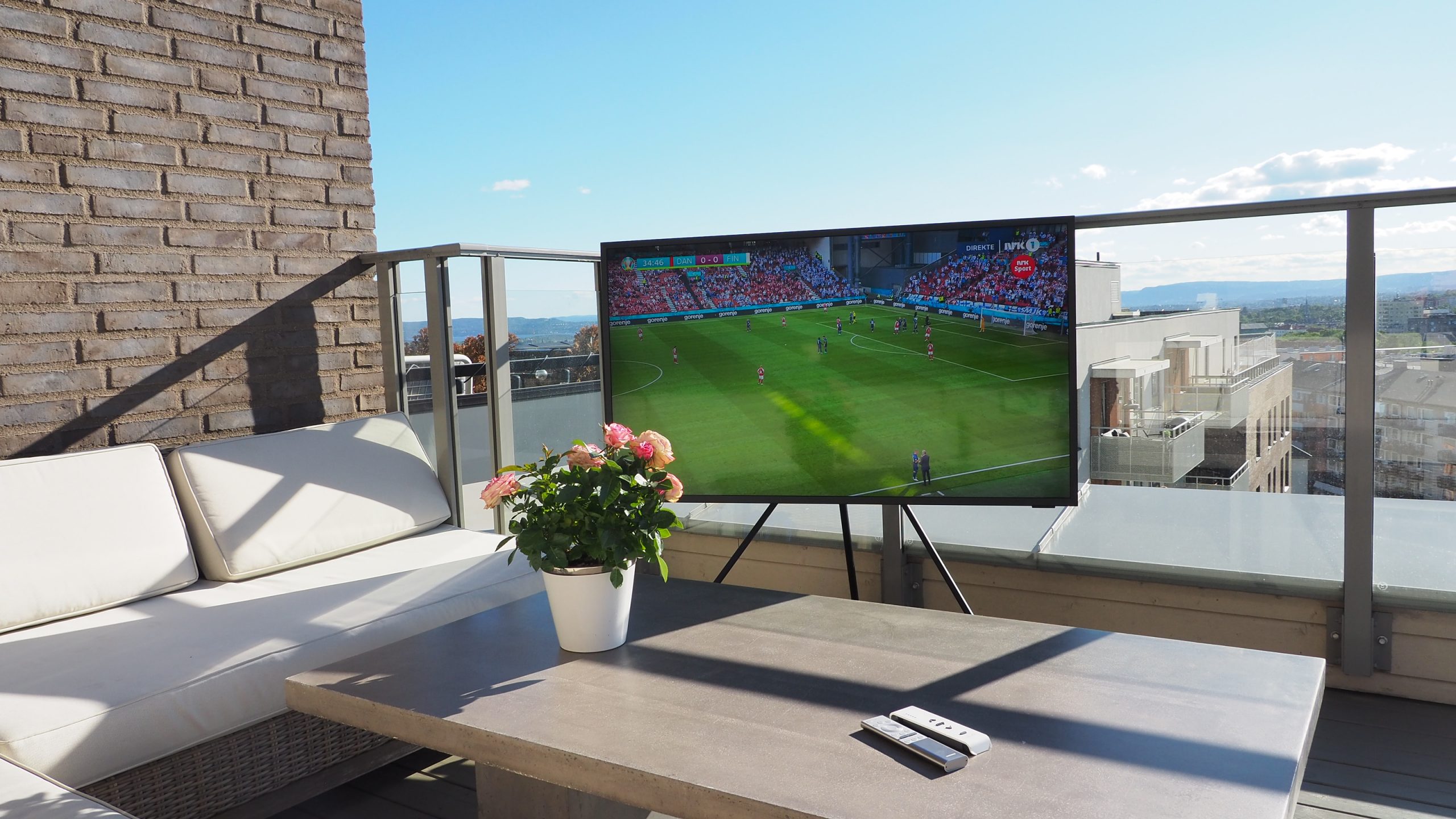 Samsung The Terrace (QE55LST7T) 3 Samsung Terrace outdoor scaled
