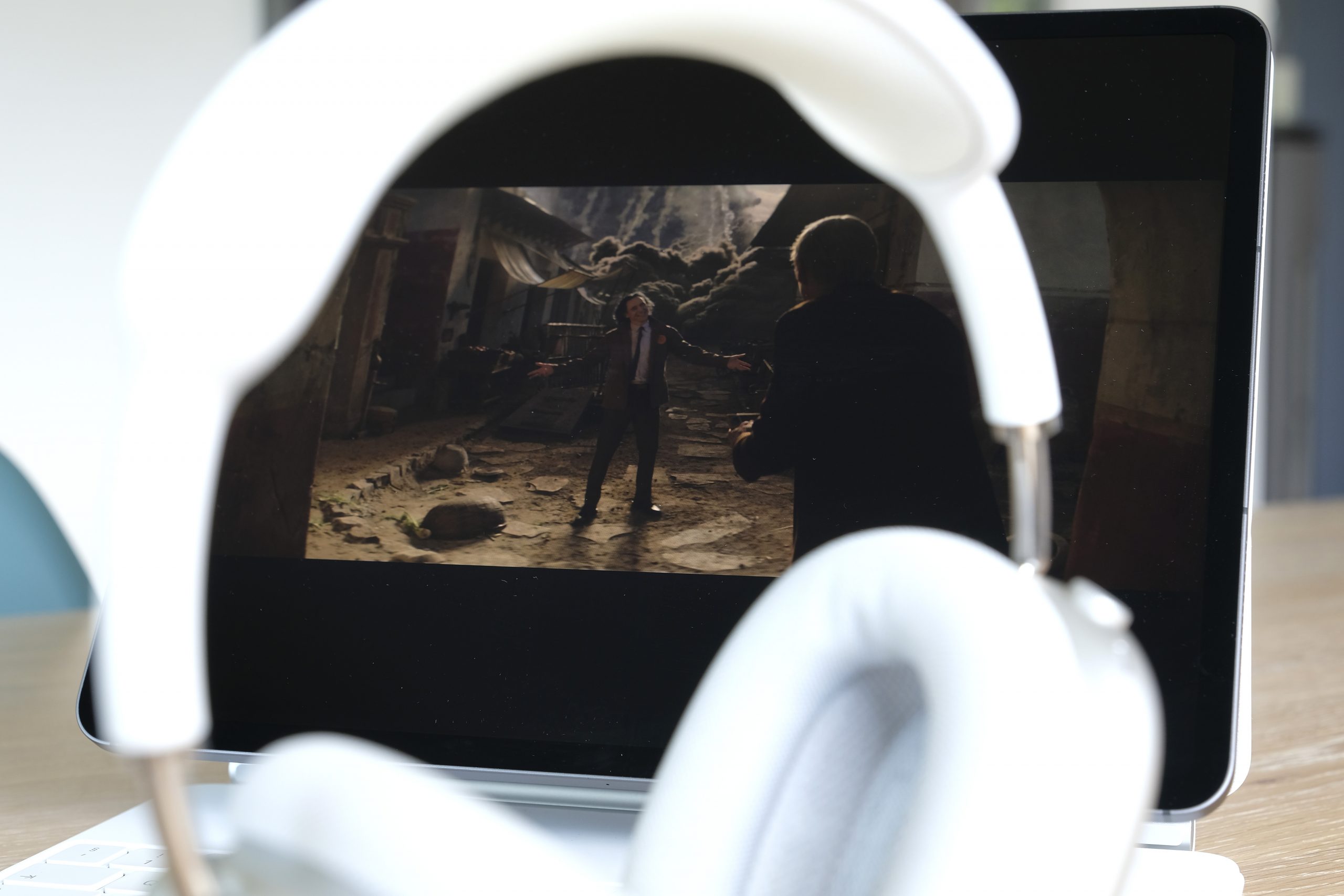 Apple Spatial Audio er her, vi har prøvet det og er delvis begejstrede 3 Spatial Audio Loki scaled 1