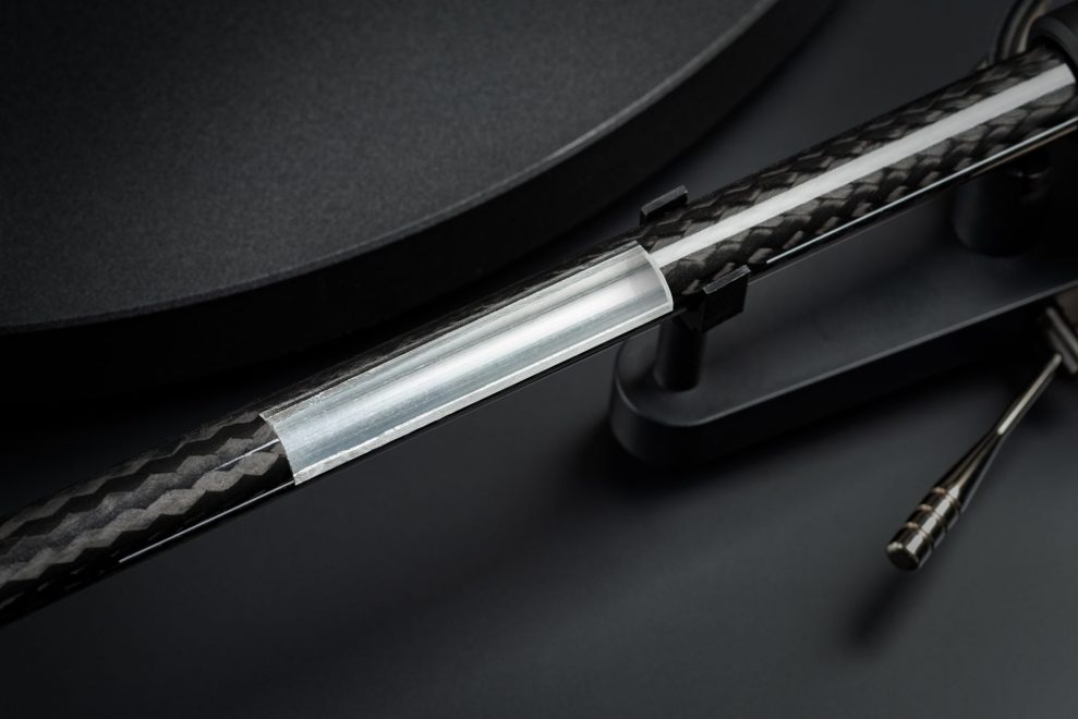 Debut PRO carbon alu tonearm cut 2048x1367 4