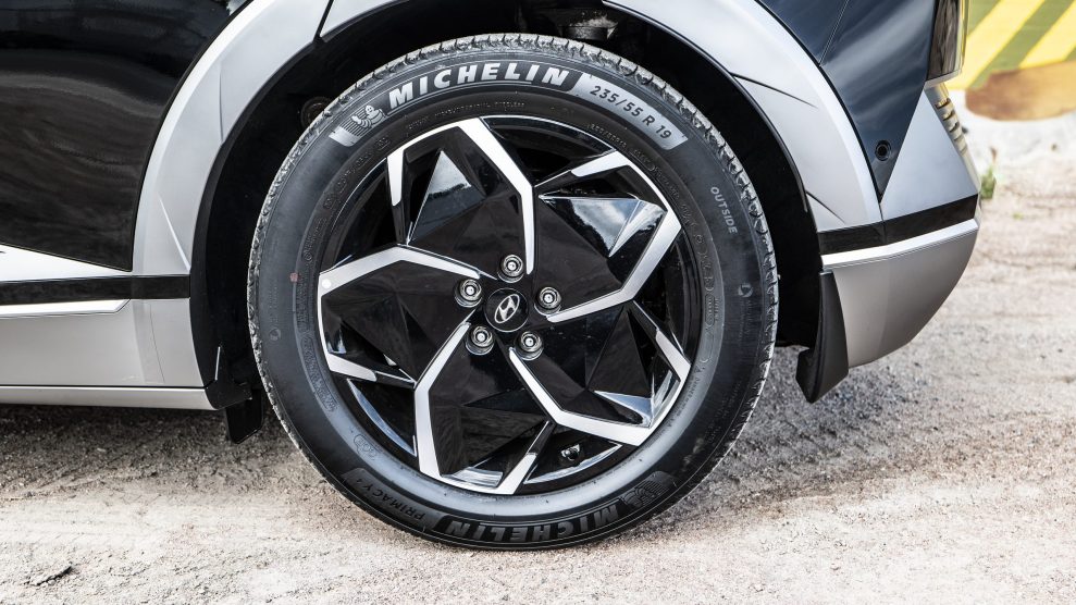 Hyundai IONIQ5 19-inch wheels