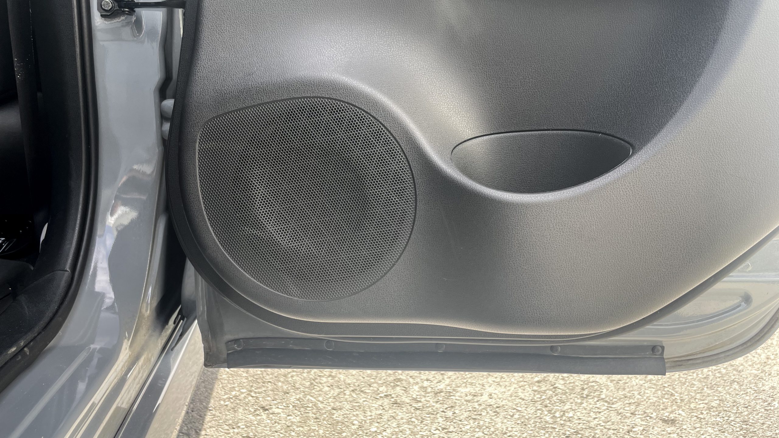 Nissan Leaf 2021 rear speaker