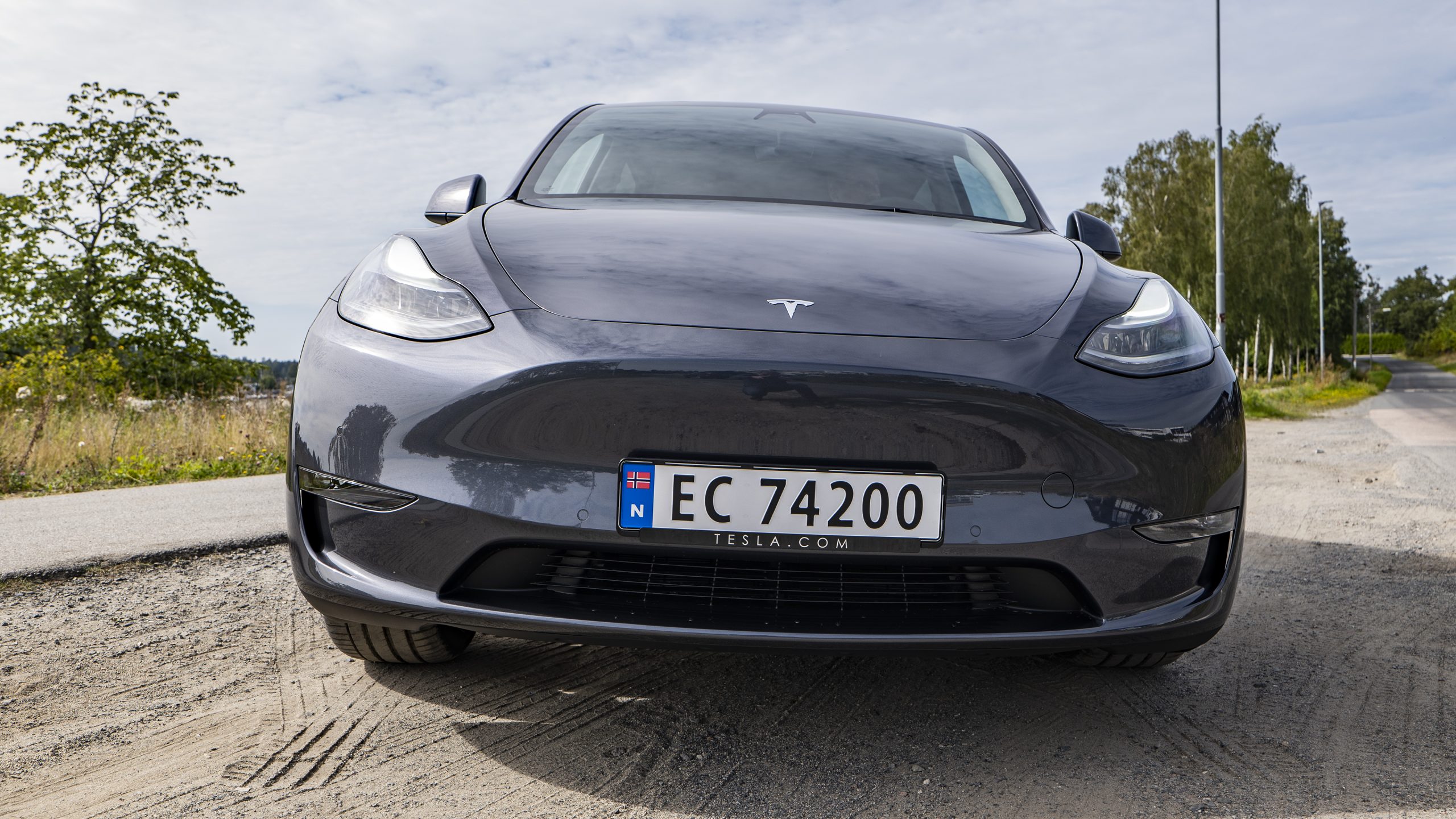 Tesla Model Y med Premium Sound 10 Tesla Model Y Front(2)