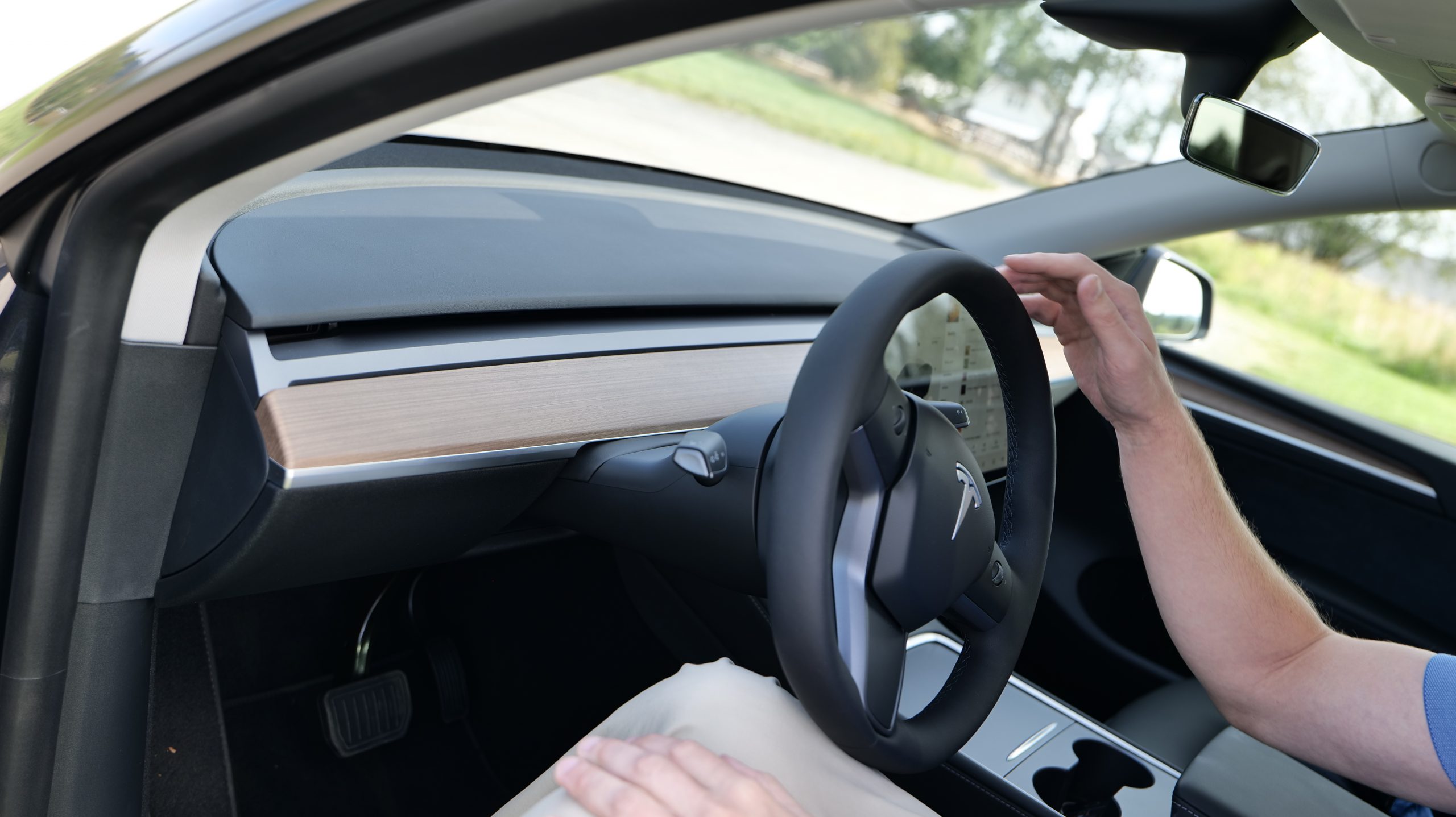 Tesla Model Y med Premium Sound 3 tessy