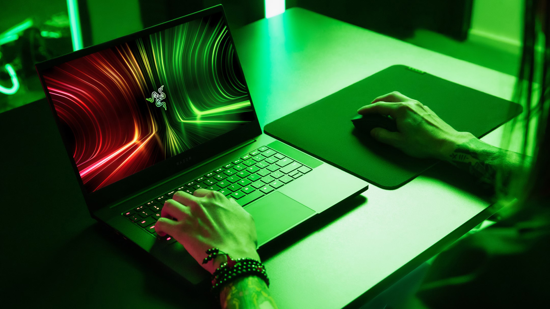 Razer Blade 14 (RZ09-0370) 2 Razer Blade 14 2021 Gaming 1 Alt 2 Custom