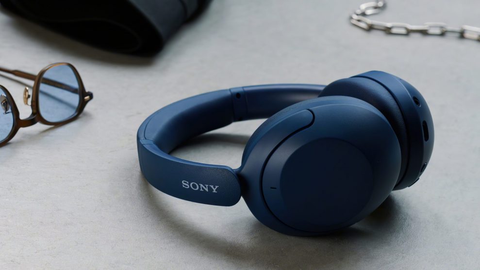 Billigere hørepropper og hovedtelefoner fra Sony 3 Sony WH XB910N Blue LB scaled 1 scaled 4