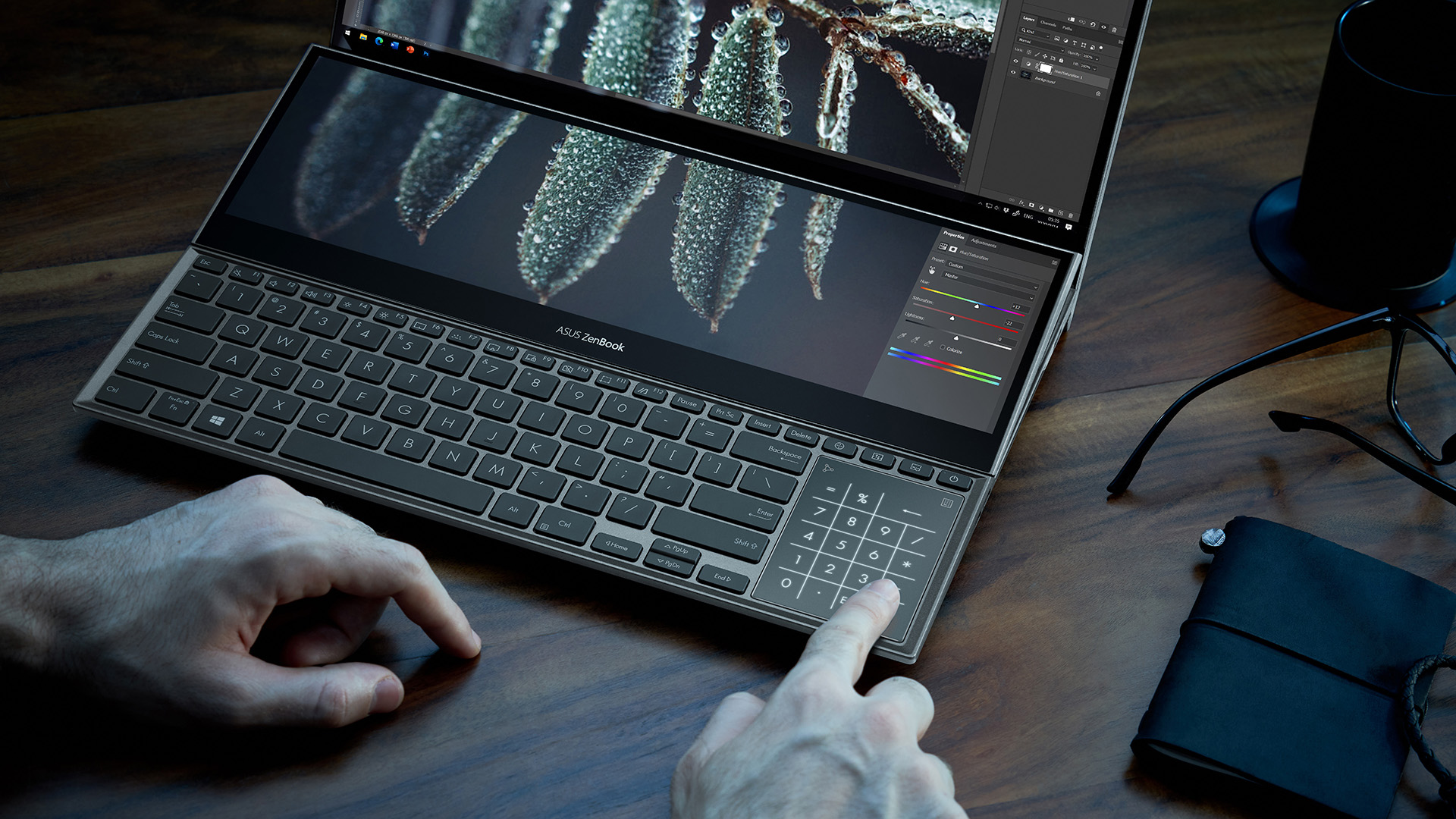 Asus ZenBook Pro Duo UX582 LR-H2002R 4 ZenBook Pro Duo 15 OLED UX582 Scenario photo 03