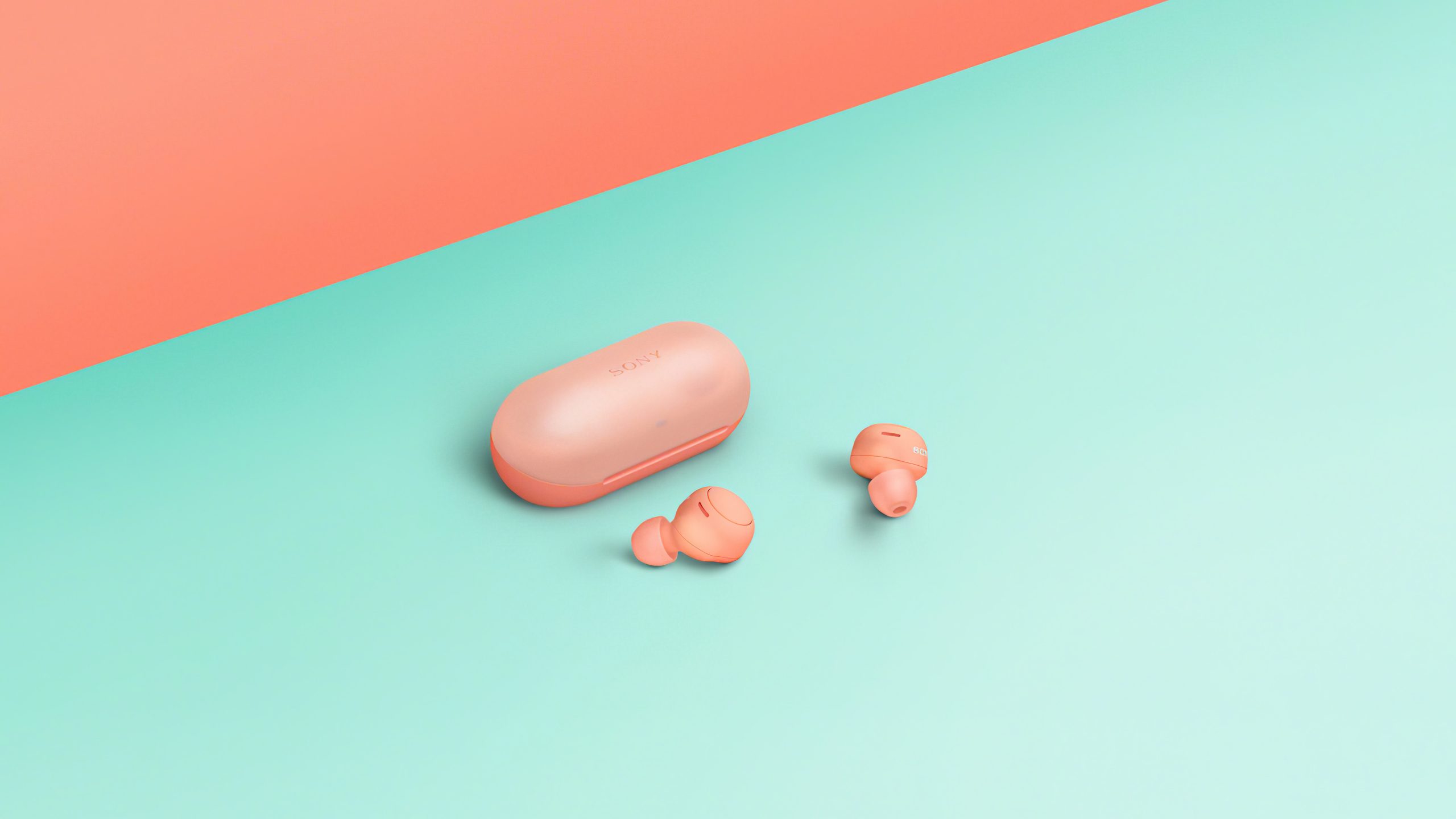 Sony WF-C500 1 Sony WF-C500 peach lifestyle-L&B scaled
