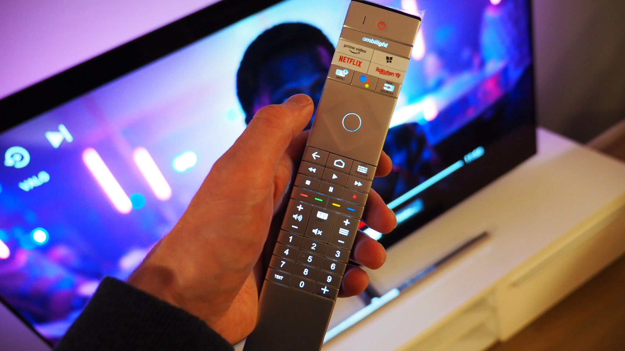 Philips OLED856 (65OLED856) 3 Philips OLED856 backlit remote 2048x1152 1