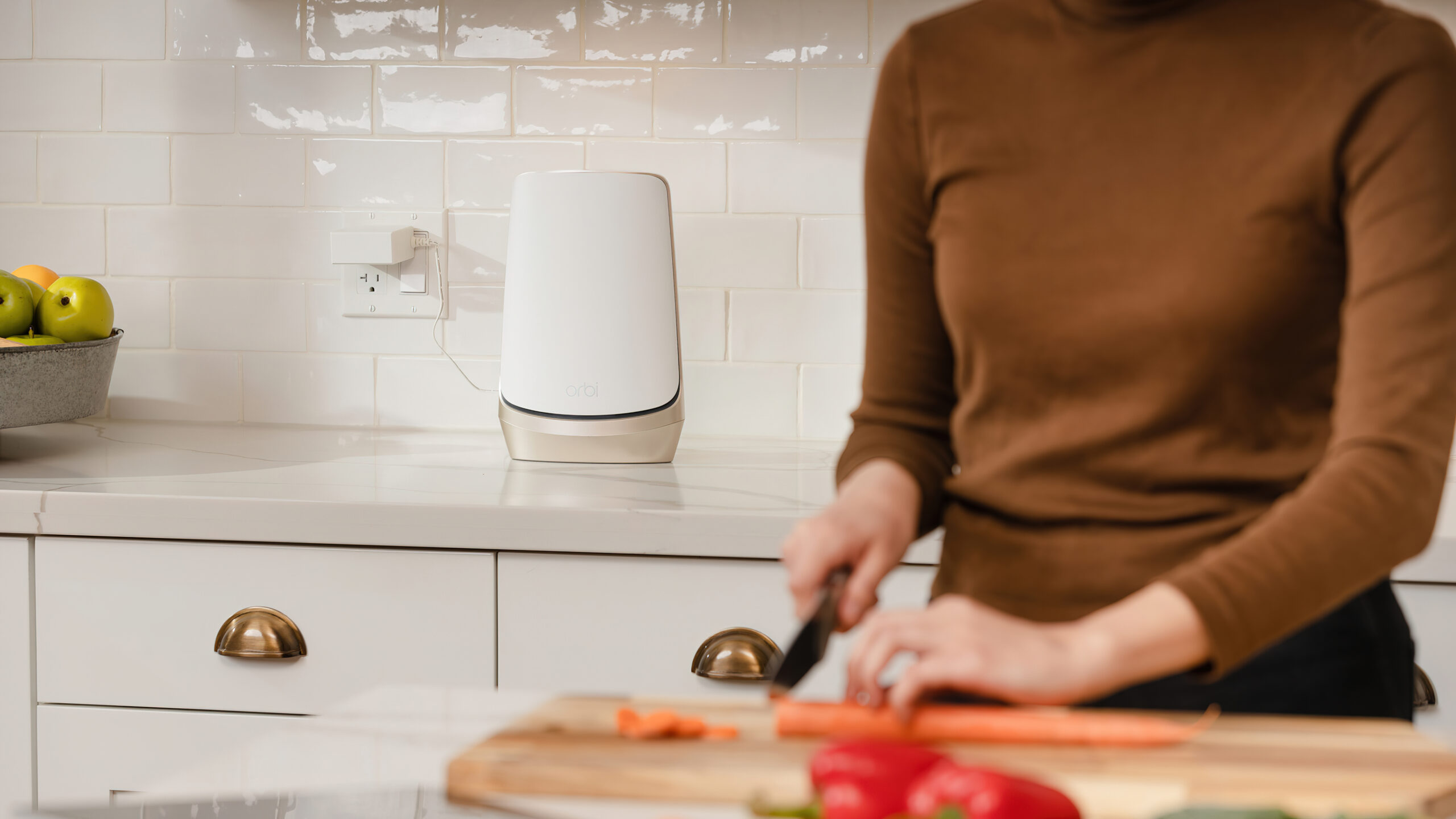 Lynhurtigt netværk på helt ny frekvens 5 Netgear Orbi RBKE963 white lifestyle4 scaled 1