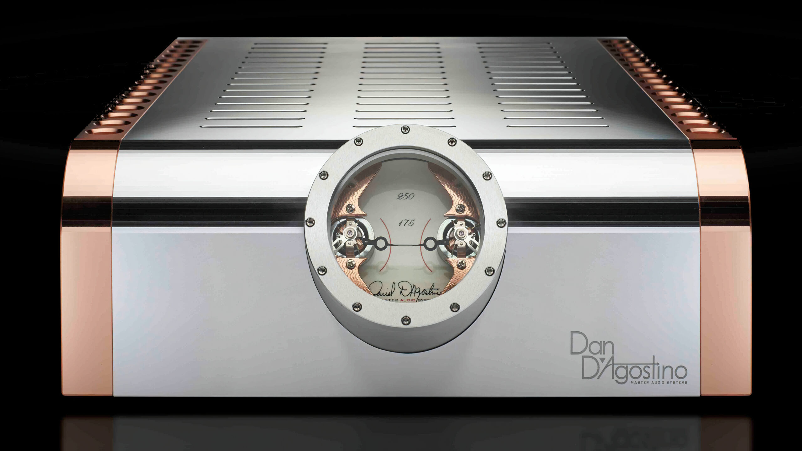 Svinedyre Dan D’Agostino-forstærkere bliver endnu bedre 1 momentum stereo s250 1 LB scaled 1 scaled 1